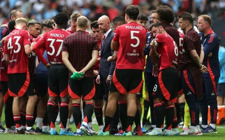 Manchester United vs Fulham LIVE: Premier League team news and line-ups as Noussair Mazraoui starts on debut