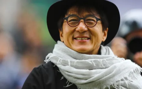 Jackie Chan to carry the Paralympic torch in the heart of Paris