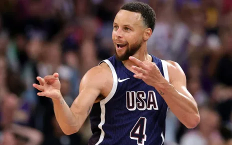 Watch Steph knock down amazing trick shots at Team USA practice