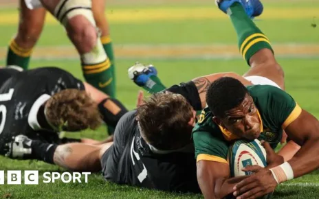 Rugby Championship: South Africa come from behind to beat New Zealand