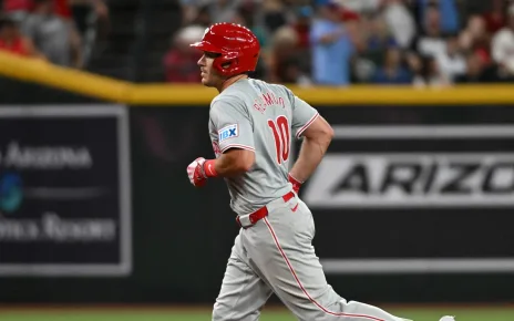 J.T. Realmuto hits homer on day he reaches 10 years MLB service time