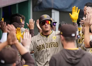 Padres sweep Pirates, move up in NL playoff standings