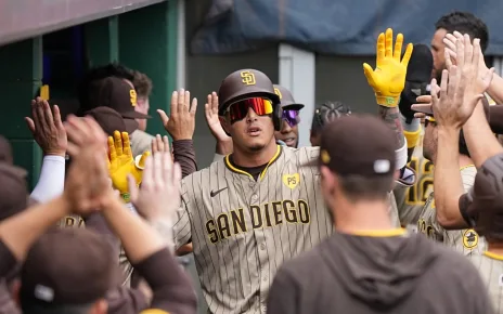 Padres sweep Pirates, move up in NL playoff standings