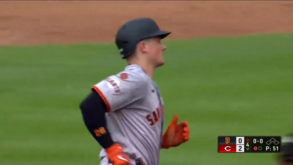 Giants' Matt Chapman hits a two-run homer to even the score against Reds