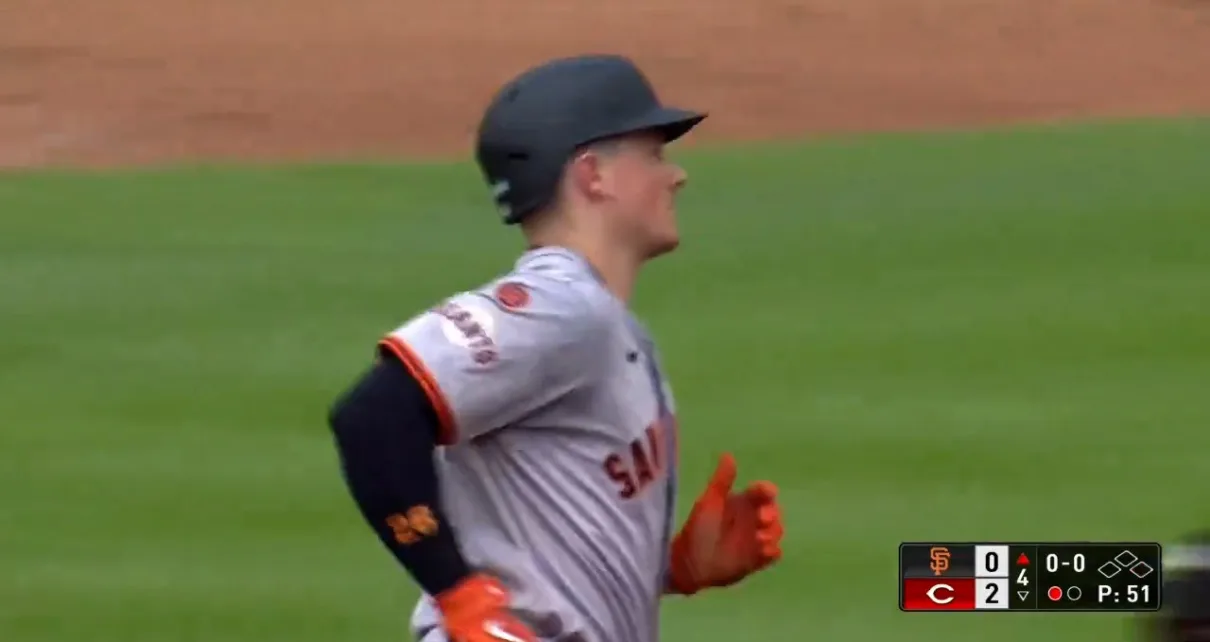 Giants' Matt Chapman hits a two-run homer to even the score against Reds