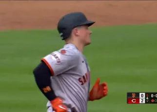 Giants' Matt Chapman hits a two-run homer to even the score against Reds