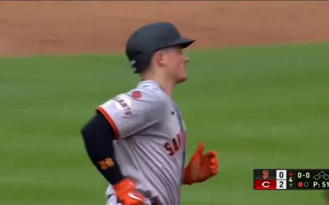 Giants' Matt Chapman hits a two-run homer to even the score against Reds