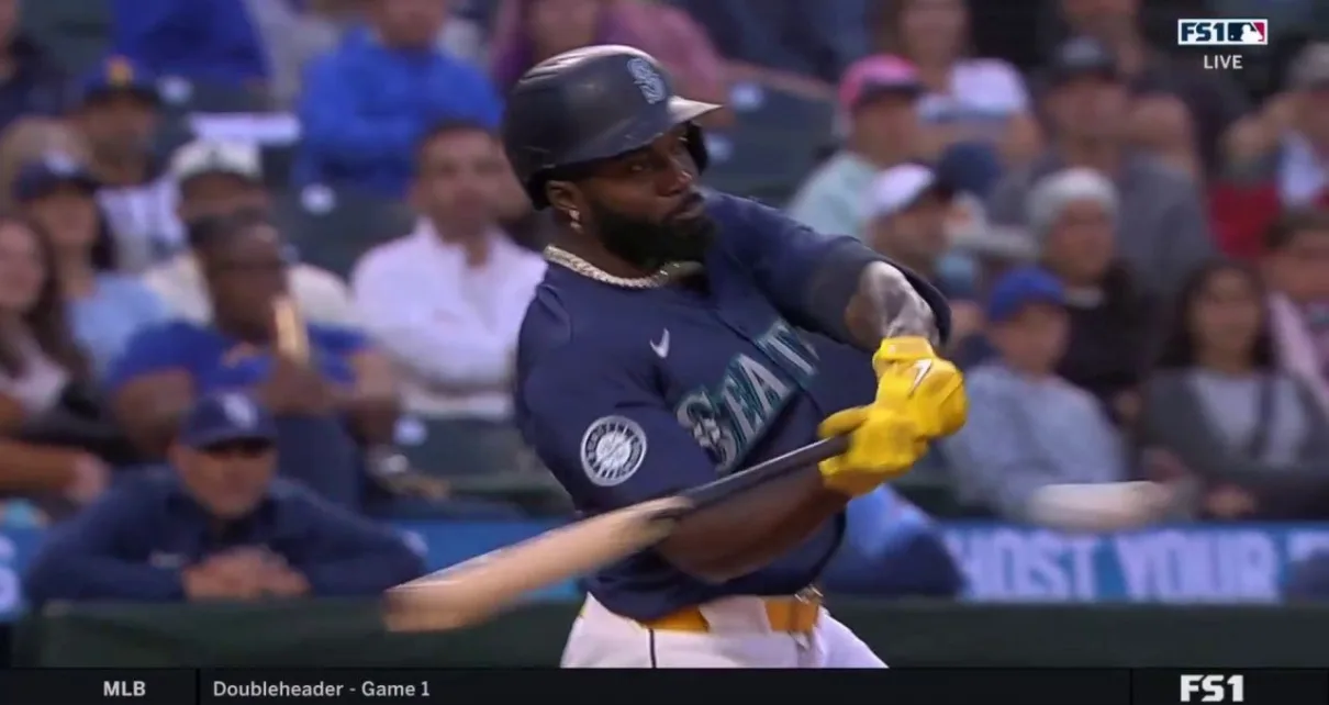 Randy Arozarena rips home run to right field, a three-run shot to put Mariners up 4-1 over Rays