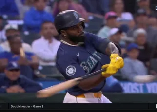 Randy Arozarena rips home run to right field, a three-run shot to put Mariners up 4-1 over Rays