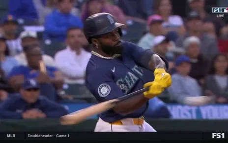 Randy Arozarena rips home run to right field, a three-run shot to put Mariners up 4-1 over Rays