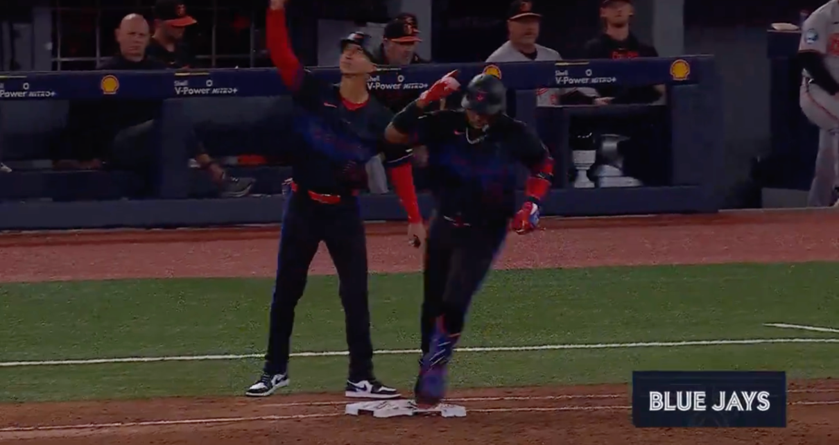 Vladimir Guerrero Jr. smacks a two-run home run to extend Blue Jays' lead over Orioles