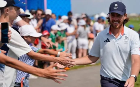 Fleetwood on familiar turf, shares lead as Olympic golf chase for gold takes shape