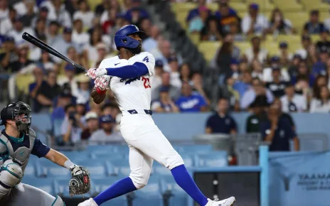 Jason Heyward hits pinch-hit homer, Dodgers beat Mariners