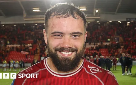 Scarlets v Cardiff: Home captain Josh Macleod returns for URC derby