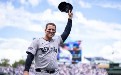 Yankees’ Anthony Rizzo swept up by Cubs’ tribute in Chicago return