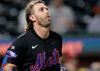 Mets’ Jeff McNeil has broken wrist, likely out 4-6 weeks