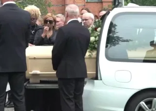 Nancy Dell’Olio places rose on Sven-Goran Eriksson’s coffin at funeral | Sport