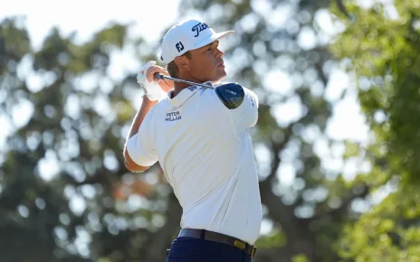 Patton Kizzire opens 4-shot lead at Procore despite shaky play