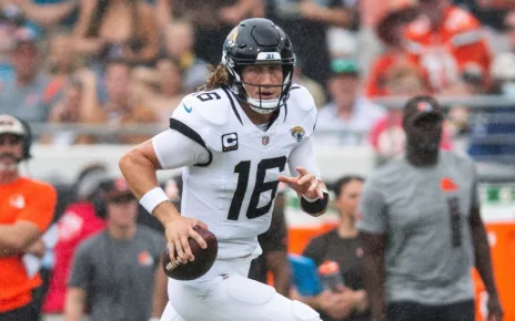 Trevor Lawrence on Jaguars offense – ‘We suck right now’