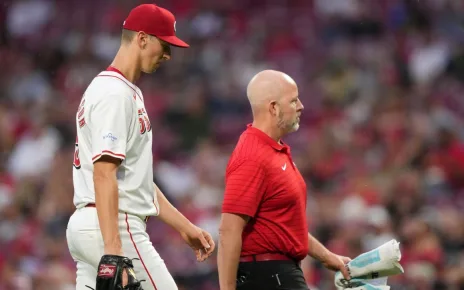 Reds’ Brandon Williamson exits vs. Braves with strained elbow