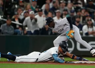 Mariners fall as flying bat, gaffe on bases kill rally vs. Yankees