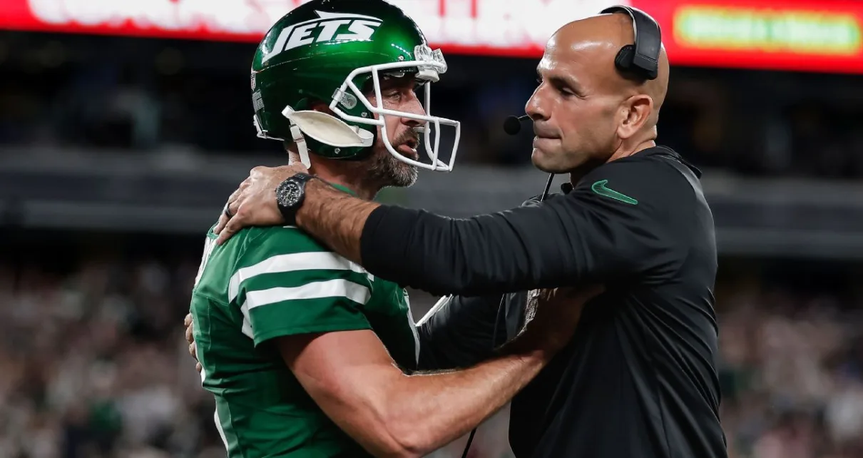 Aaron Rodgers, Robert Saleh laugh off denied hug as Jets roll