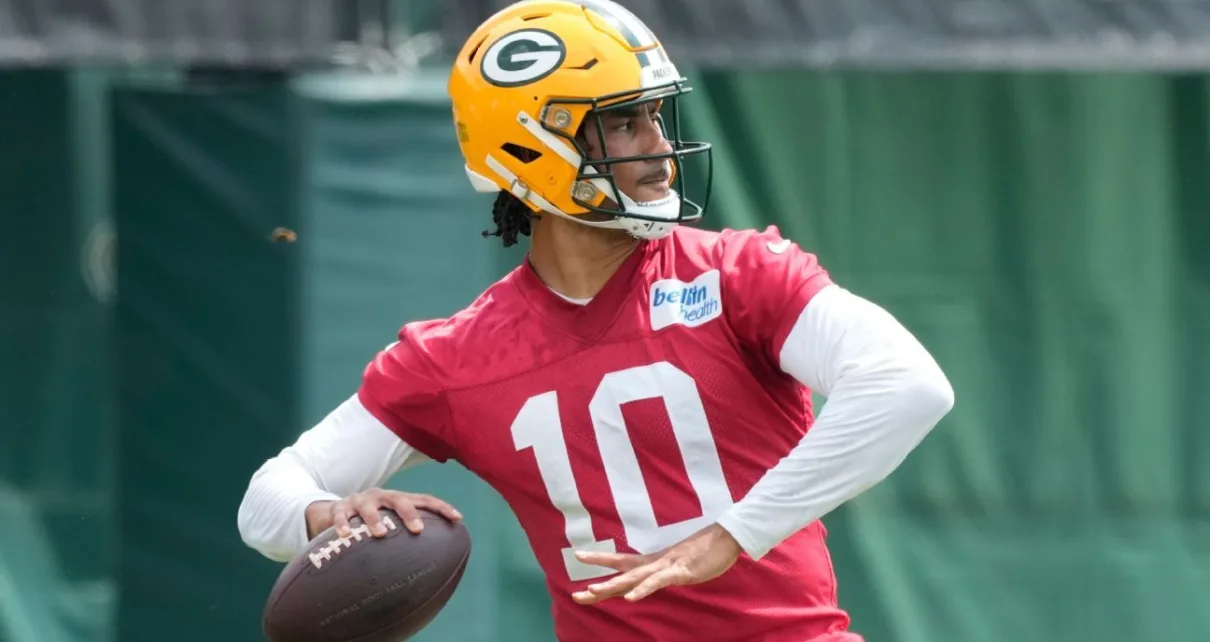 Packers list QB Jordan Love (knee) as questionable vs. Titans