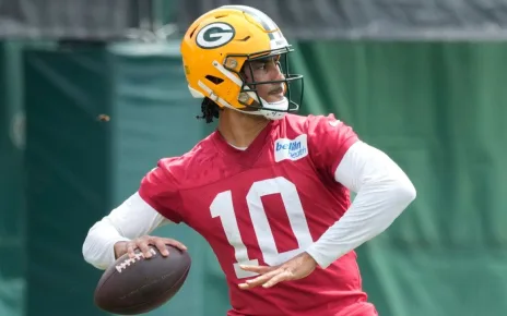 Packers list QB Jordan Love (knee) as questionable vs. Titans