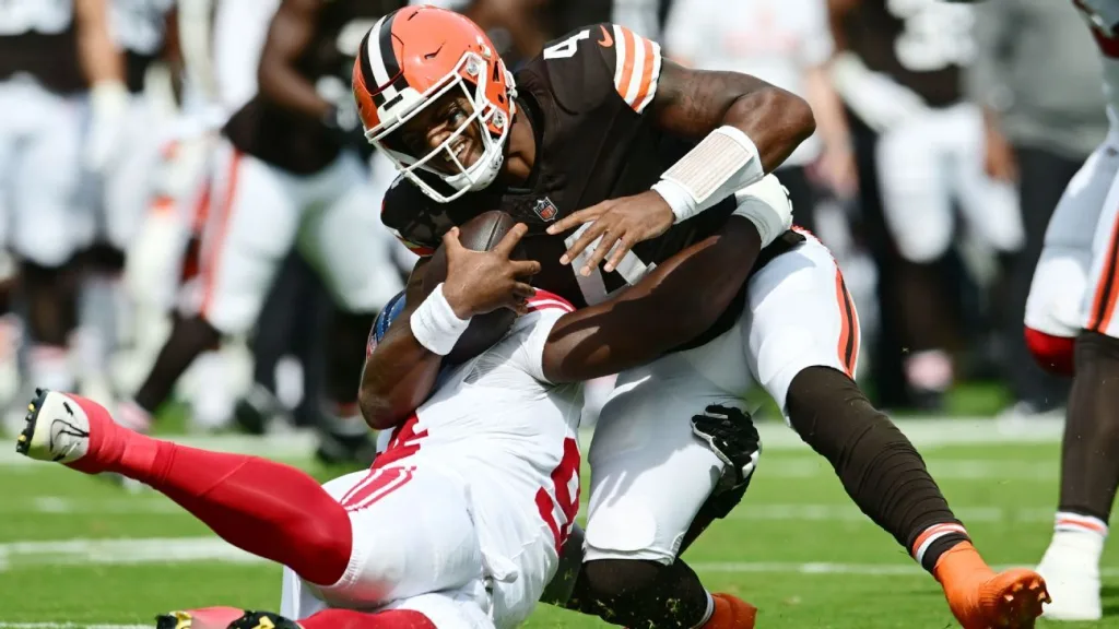 Woeful line, QB play holding back Browns’ offense