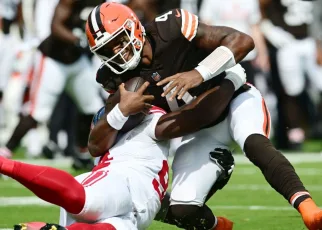 Woeful line, QB play holding back Browns’ offense