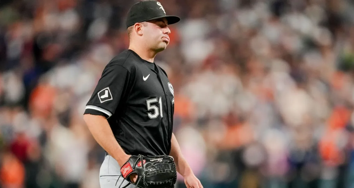 White Sox fall to Tigers for MLB-record 121st loss of season