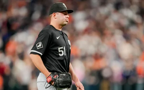 White Sox fall to Tigers for MLB-record 121st loss of season