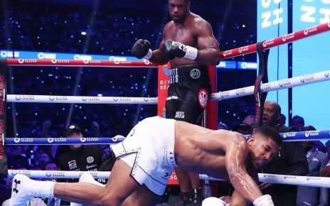 Highlights! Daniel Dubois scores unbelievable faceplant knockout, upsets rattled Anthony Joshua in Riyadh | Video