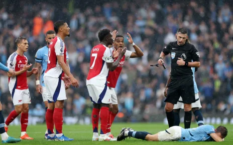 Why was Arsenal’s Leandro Trossard sent off against Manchester City?