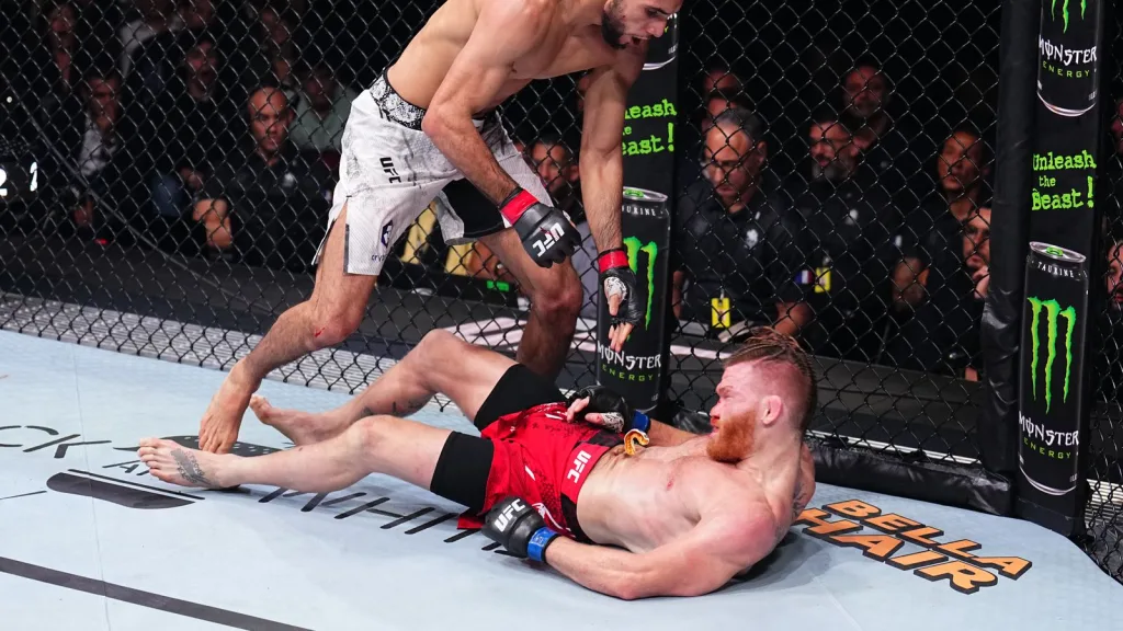 Highlights! Fares Ziam starches Matt Frevola with jaw-dropping knee knockout | UFC Paris