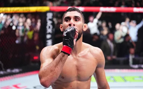 Bonuses! Fares Ziam banks K for Knockout of the Year candidate | UFC Paris