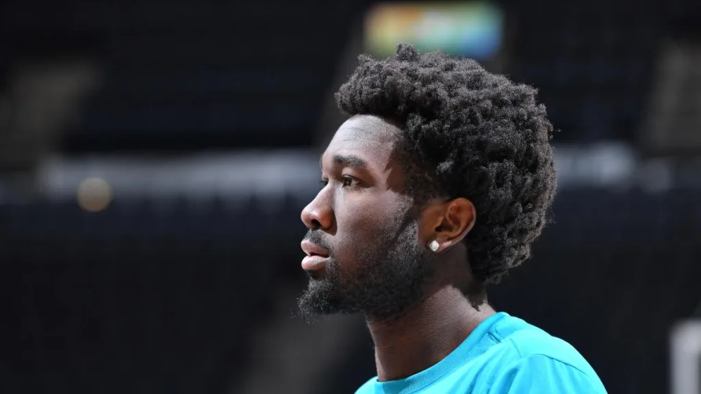 Hornets’ center Mark Williams has strained tendon in left foot, to be re-evaluated in two weeks