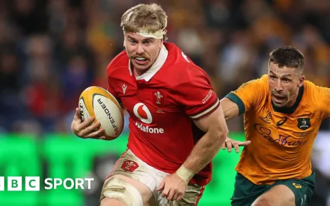 Aaron Wainwright: Wales number eight unsure on return date