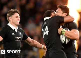 New Zealand 33-13 Australia: All Blacks end Rugby Championship on high