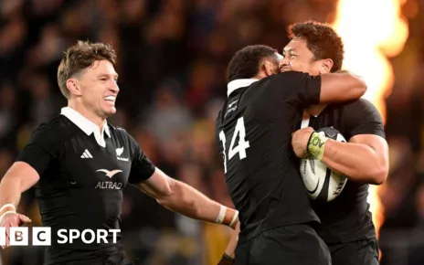 New Zealand 33-13 Australia: All Blacks end Rugby Championship on high