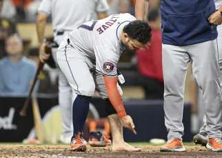 Jose Altuve ejected for removing shoe and sock while arguing non-call