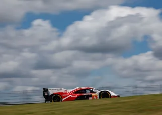 Porsche pips Toyota in red-flagged opening practice