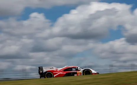 Porsche pips Toyota in red-flagged opening practice