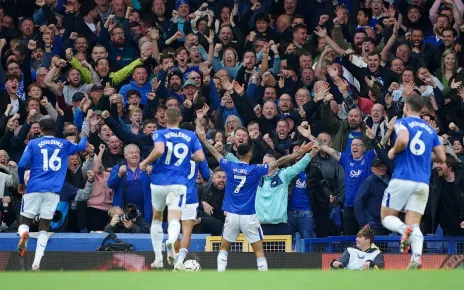 Dwight McNeil’s double downs Crystal Palace and ends Everton’s wait for a win