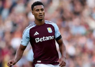 ‘I see a lot of myself in Ollie Watkins. He’s a creator, dribbler and finisher, and he’s shown that he can be trusted consistently. That’s what the top players do’: Premier League legend has high praise for Aston Villa striker