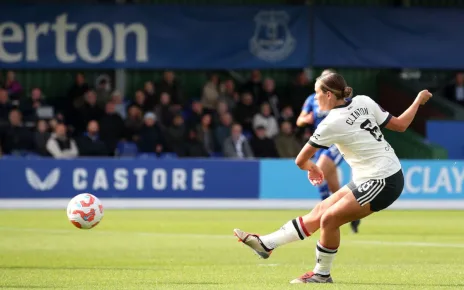 Grace Clinton strike maintains Man Utd’s winning start to WSL season