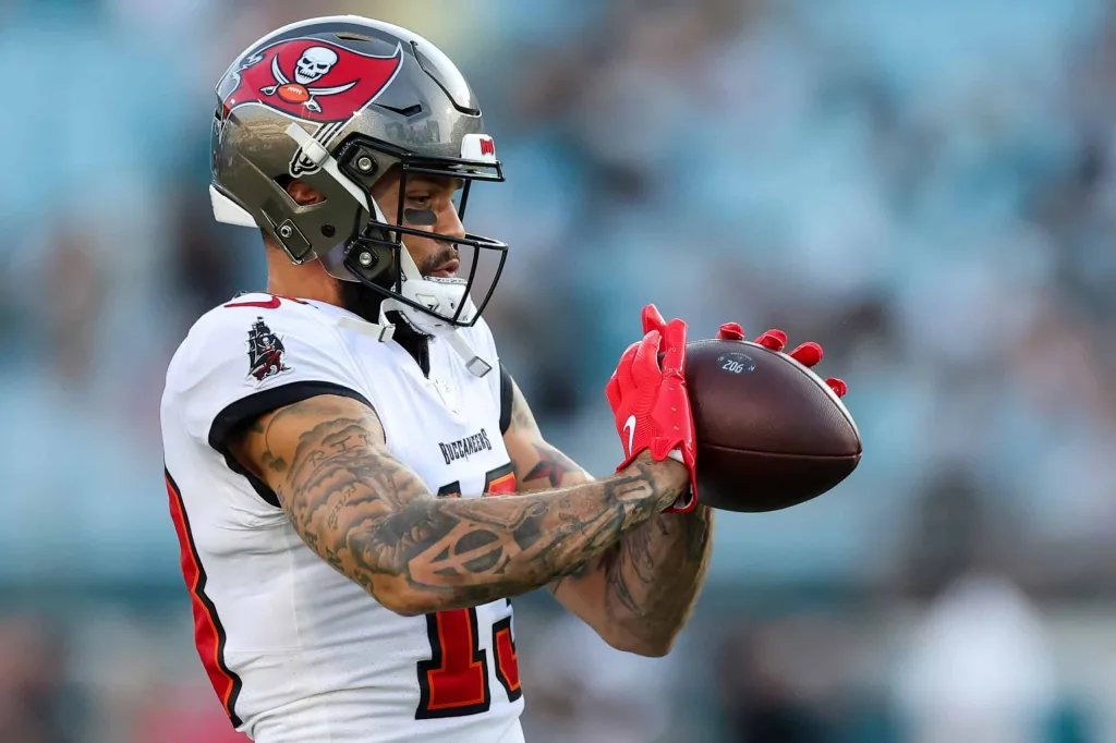 Buccaneers Fan Shows Off Mike Evans Autograph Tattoo