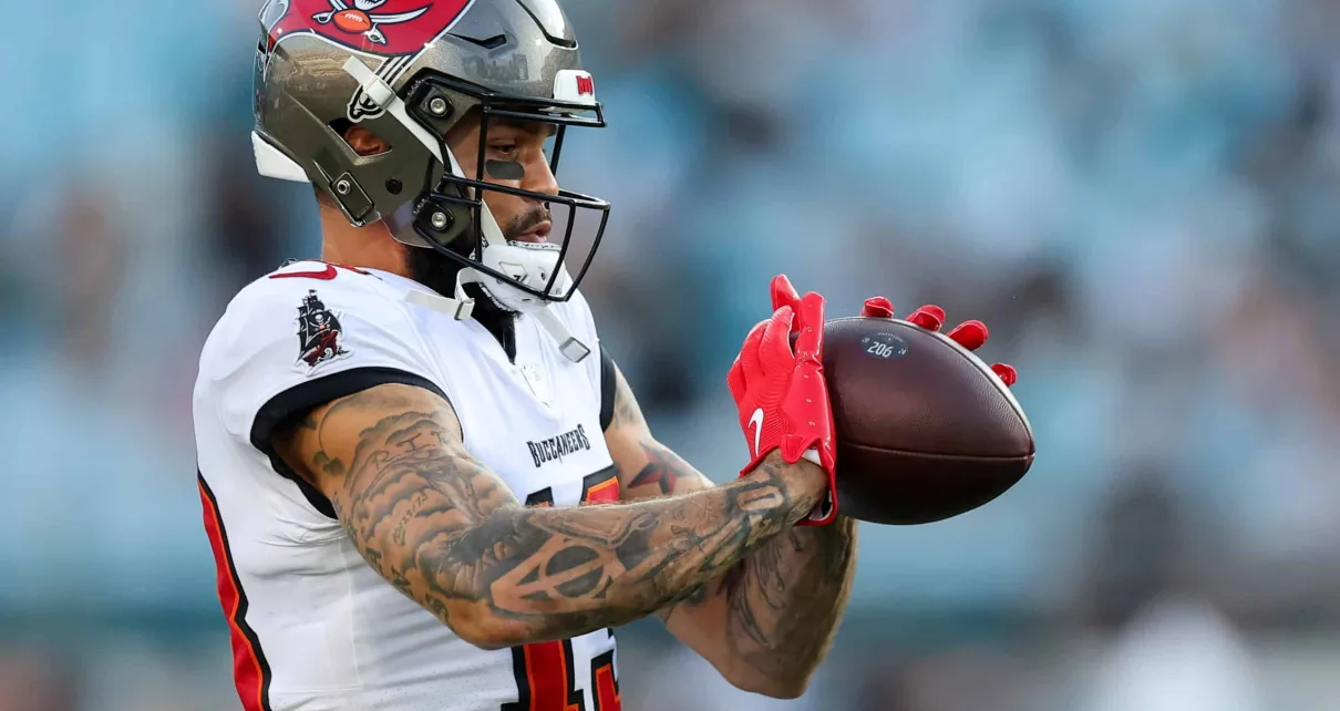 Buccaneers Fan Shows Off Mike Evans Autograph Tattoo