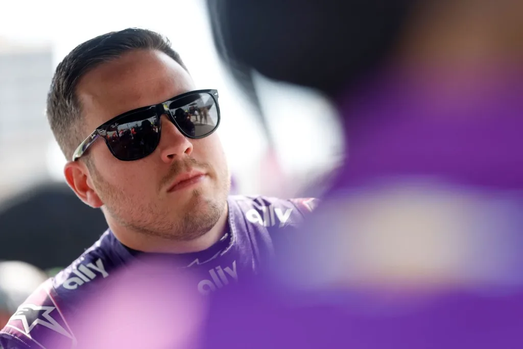 Alex Bowman leads Hendrick 1-2-3 in Bristol qualifying