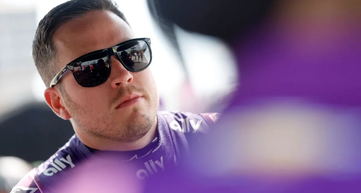 Alex Bowman leads Hendrick 1-2-3 in Bristol qualifying